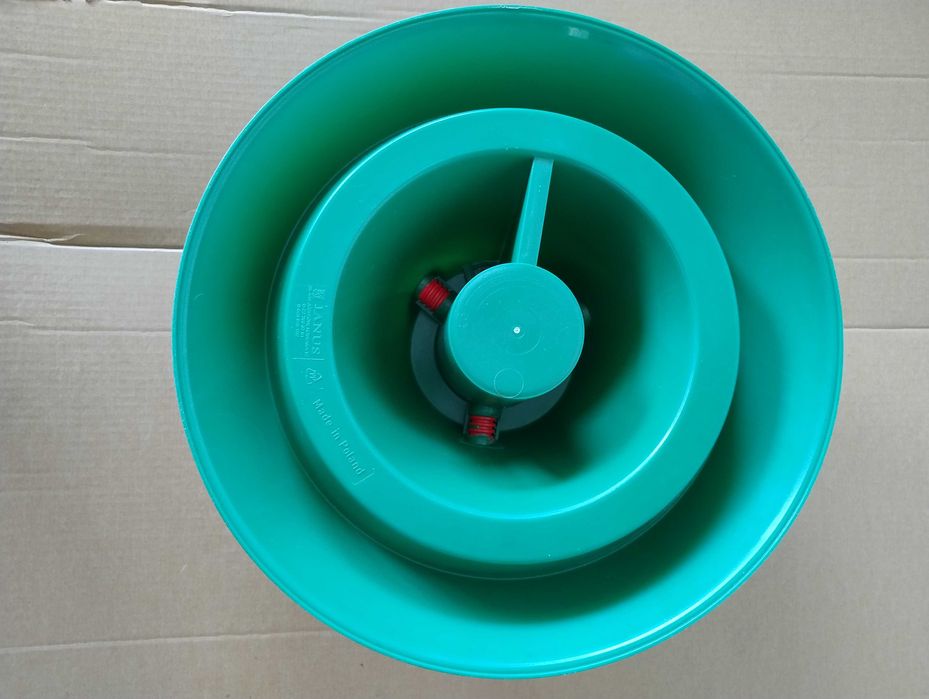 Stojak podstawka pod choinkę z pojemnikiem na wodę, wieszak na ubrania