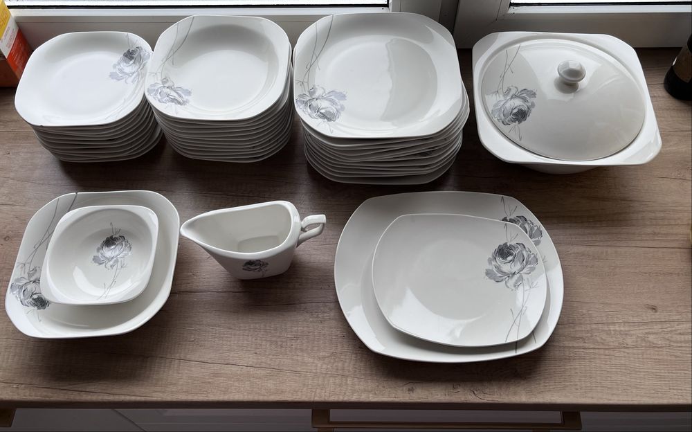 Serwis obiadowy komplet na 12 osob ambition kwadratowy malo używany