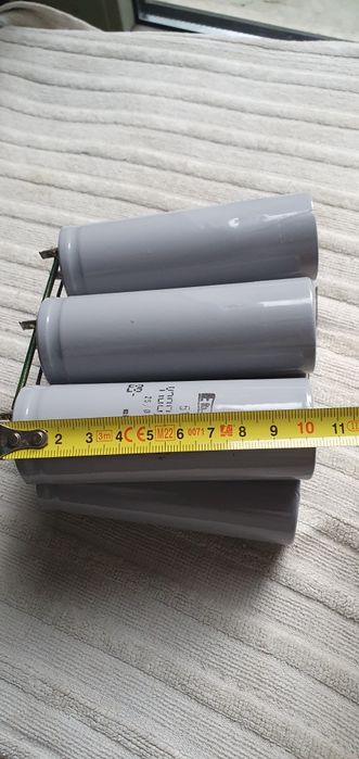 Kondensatory elektrolityczne Elwa 4700uf 63v 6sztuk..