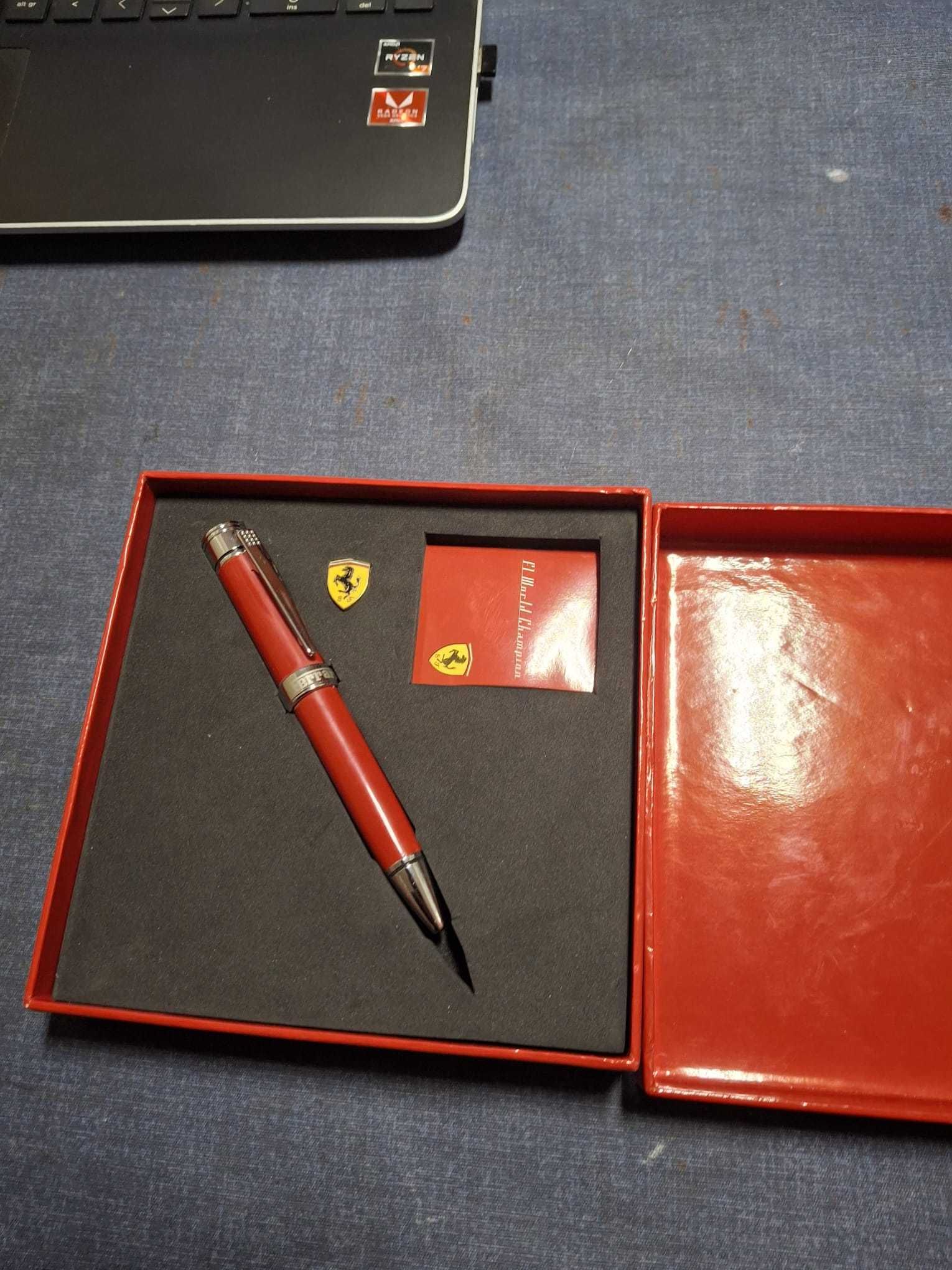 Estojo ferrari com caneta + pin