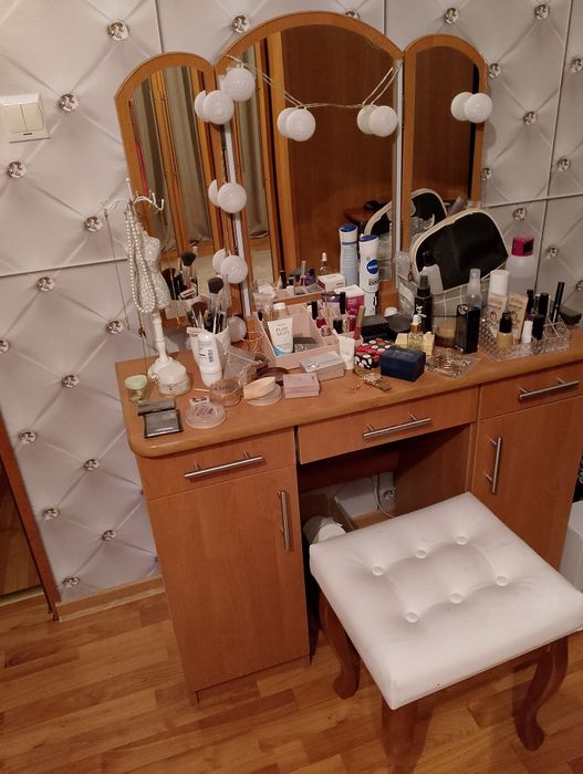 Toaletka z taboretem