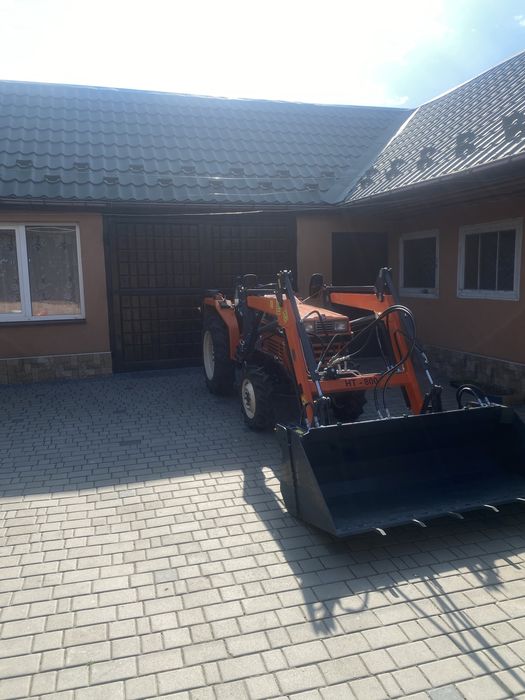 мінітрактор кубота з погрущиком