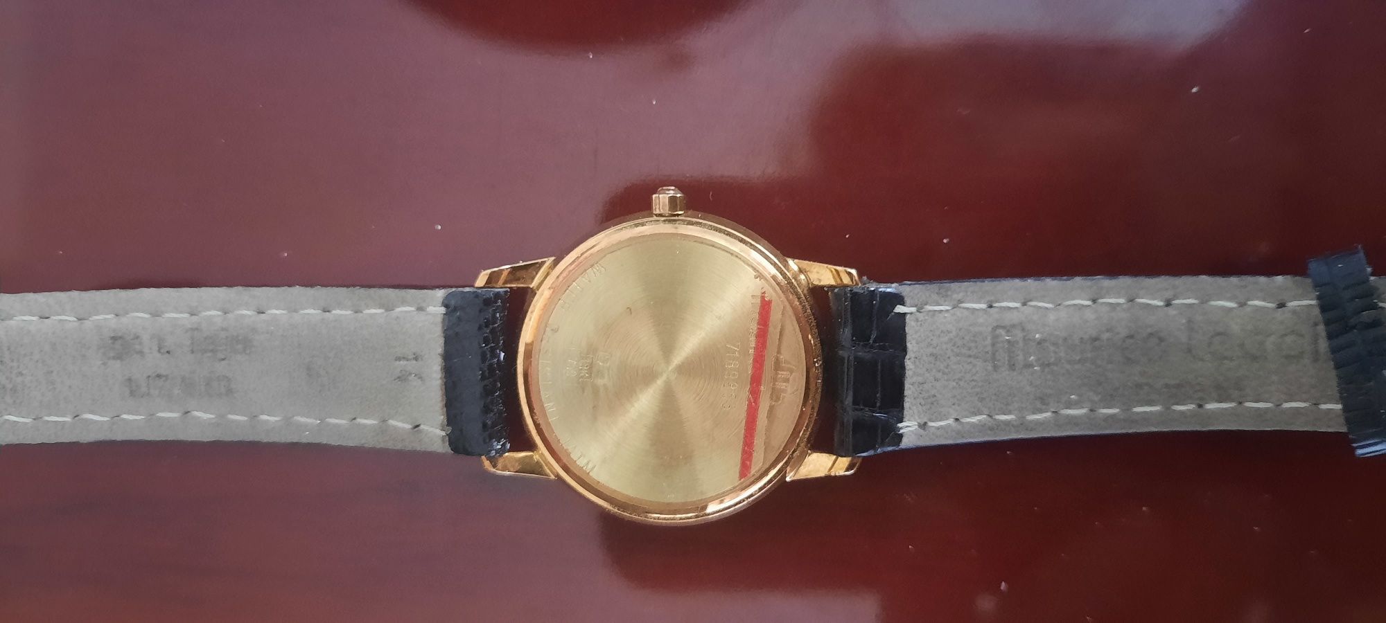 Relógio  em ouro , sem uso, ainda com pelicula de protecção certific
