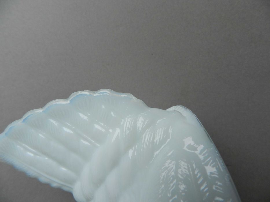 szklana średnia  kura biała lattimo tylko góra szkło PRL