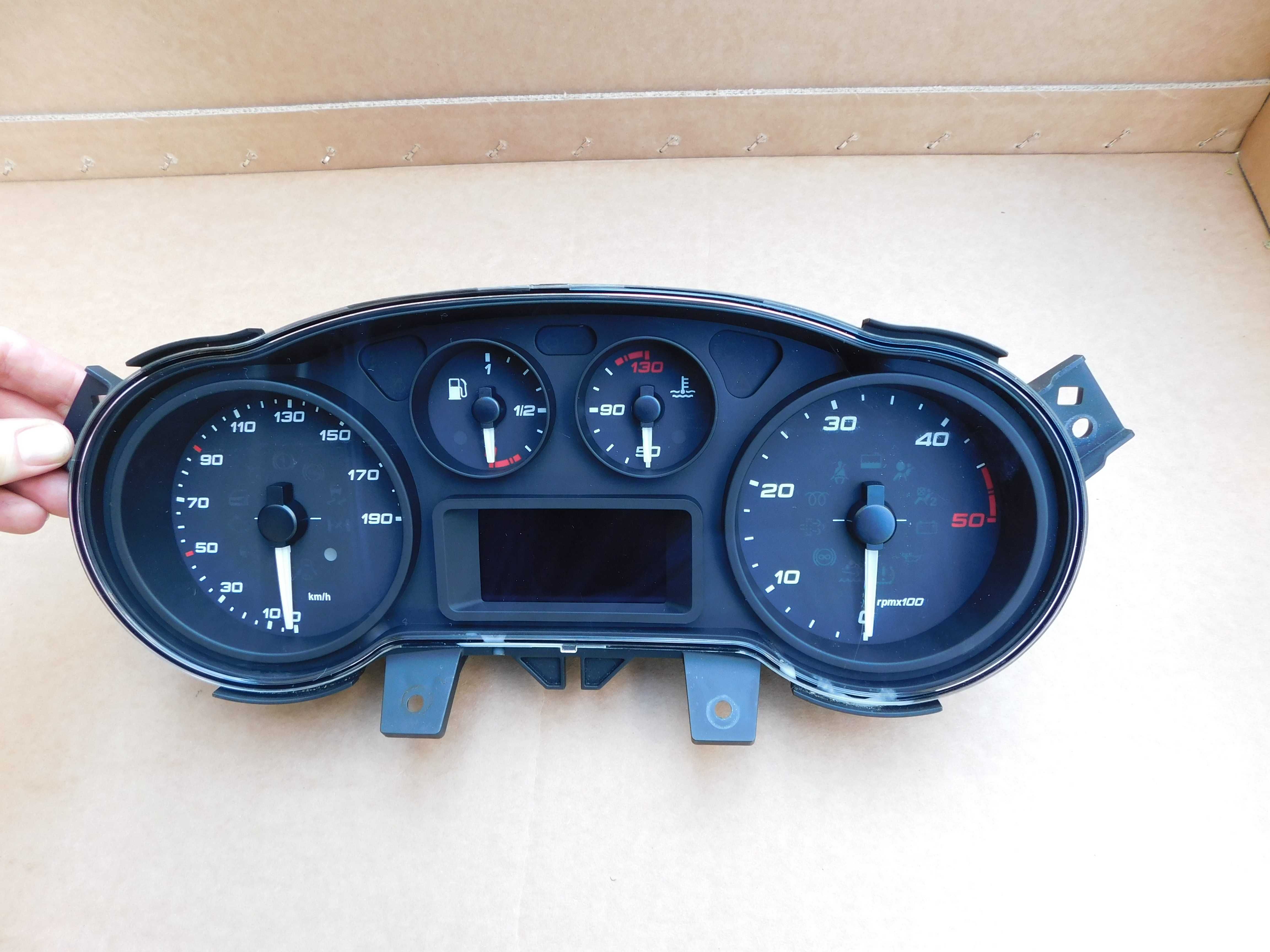 Licznik zegary Europa Iveco Daily 6 VI 3.0 diesel wskaźniki OEM ORYG