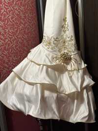 Сукня весільна атласна