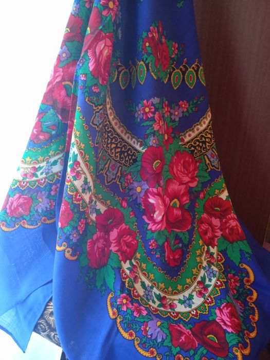 Продам дві великих хустки