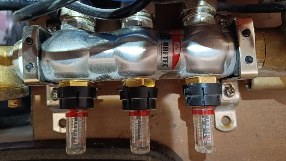 Колектор теплої підлоги в зборі