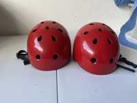 Dois capacetes da decathlon