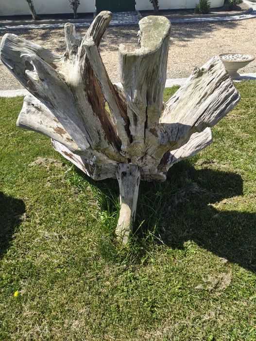 Trono de jardim antigo tipo Game of Thrones / Assento de jardim