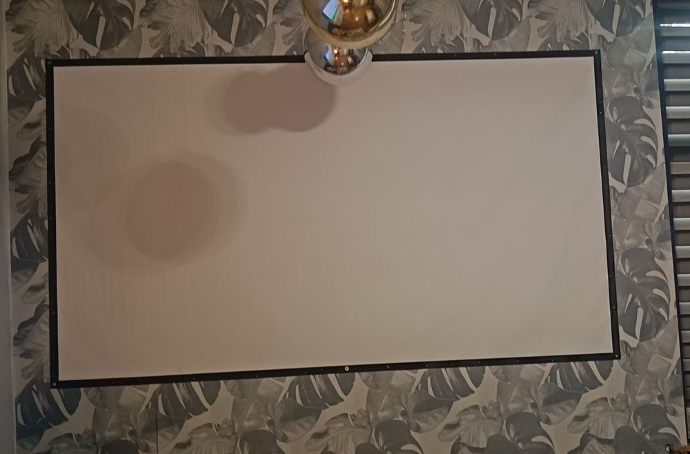 Projektor plus ekran