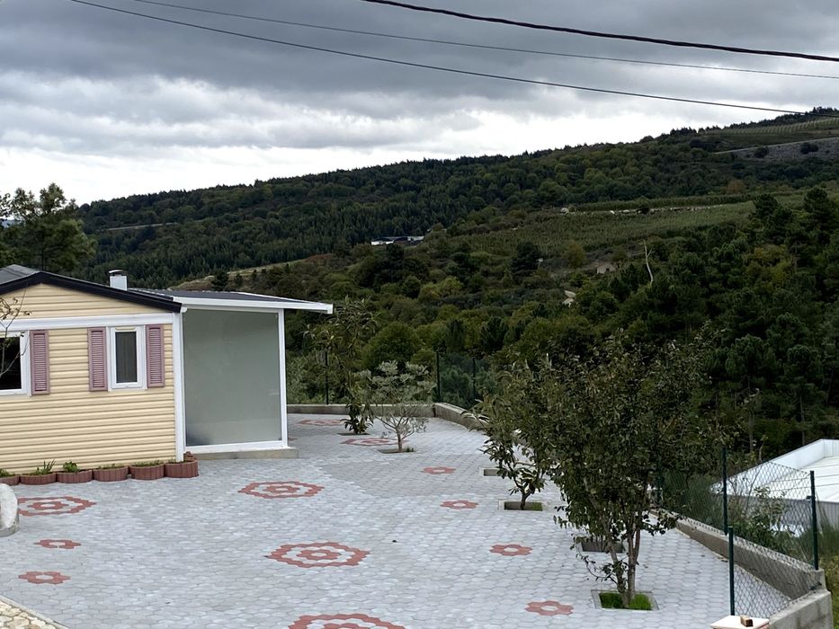 Casa T2 com Alpendre Coberto – Pronta a Habitar