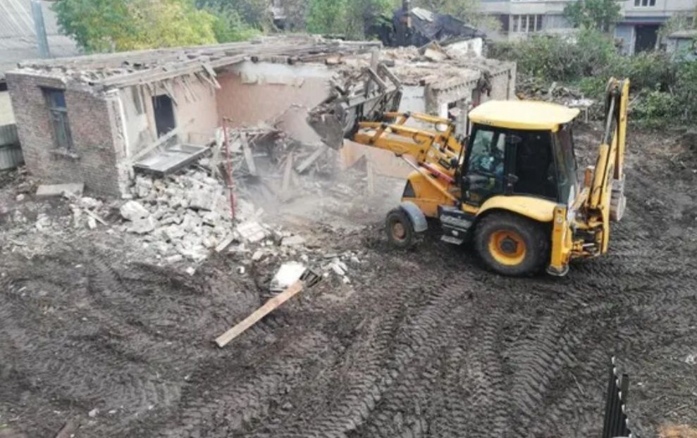 Демонтаж старих будинків, споруд, демонтажні роботи. Працюємо з ПДВ.