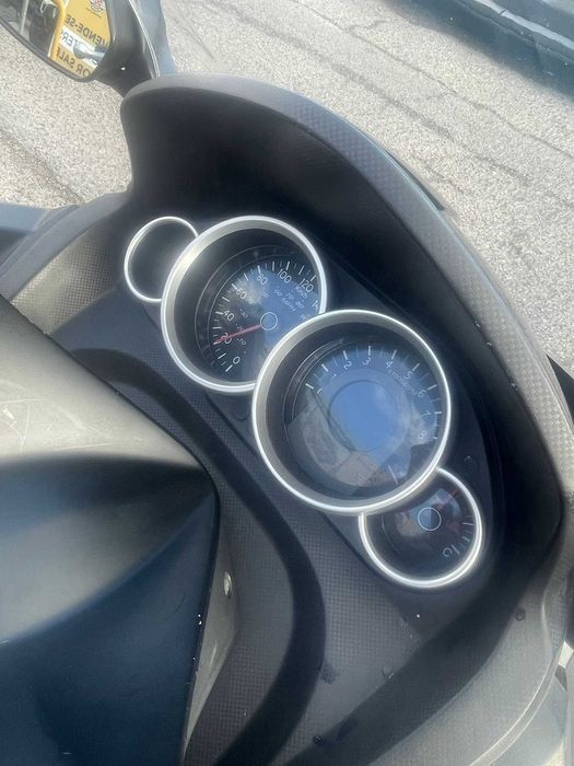 SYM GTS 300i - Scooter 300cc em excelente estado