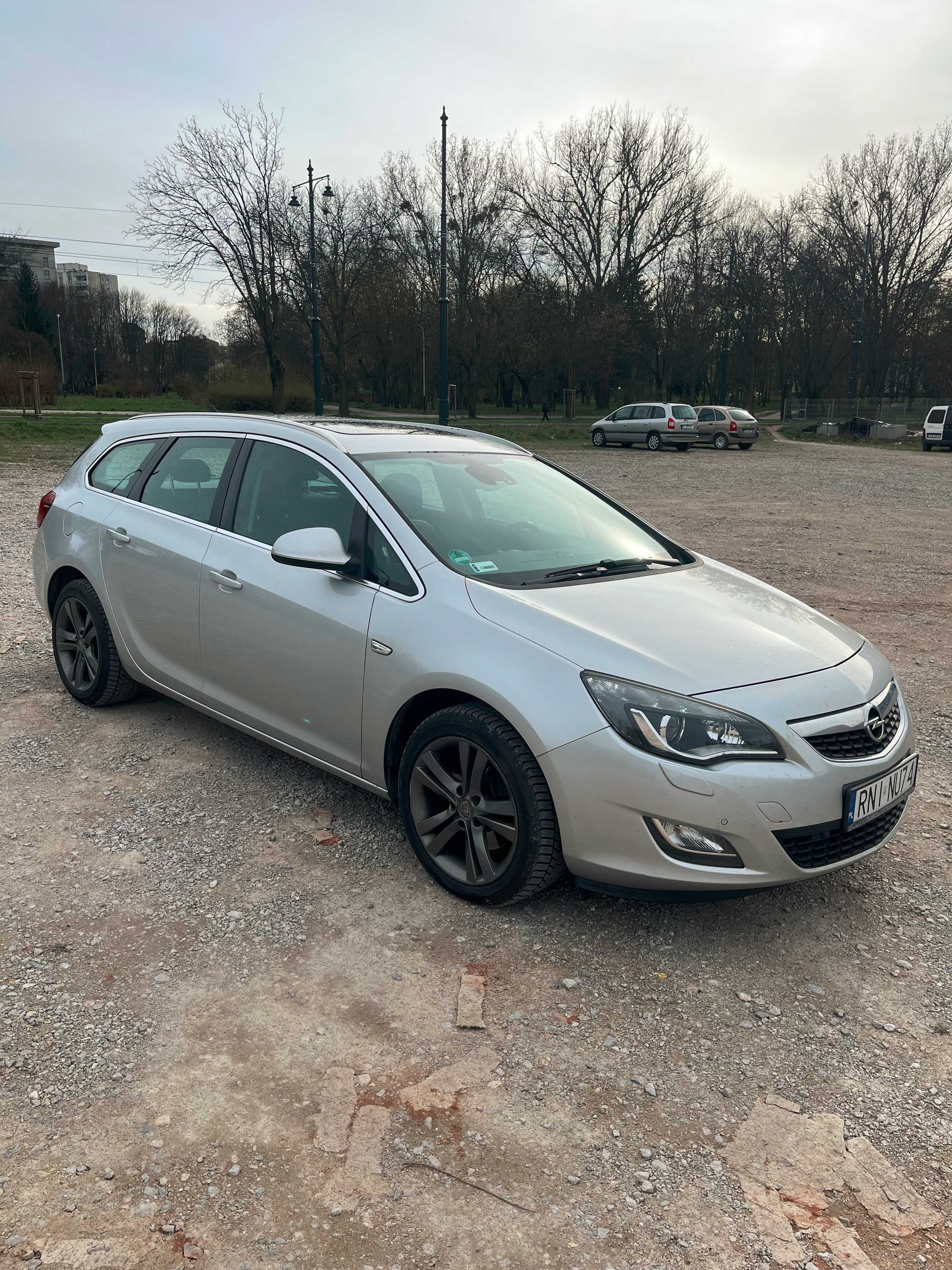 Opel Astra J 2.0 cdti, bogate wyposażenie