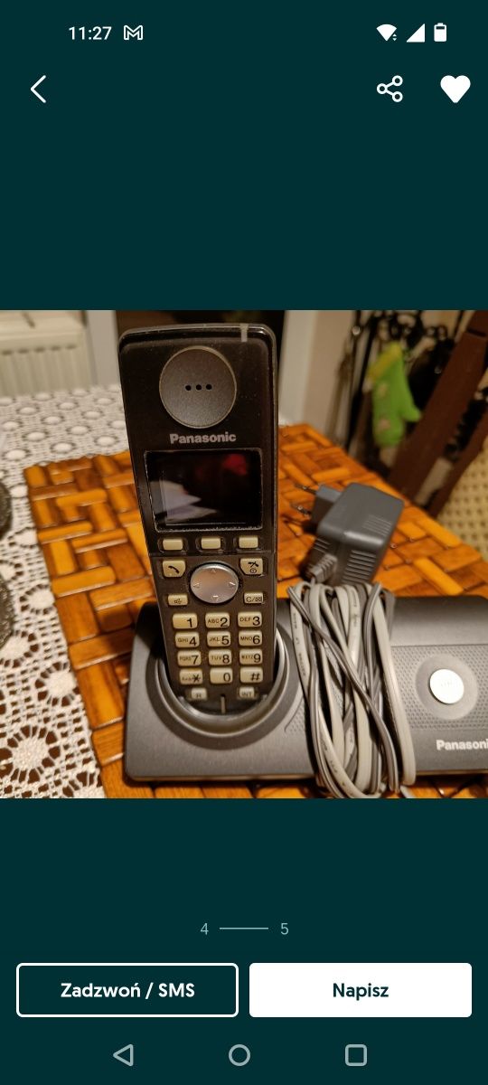 Stacjonarny telefon, w komplecie baza.