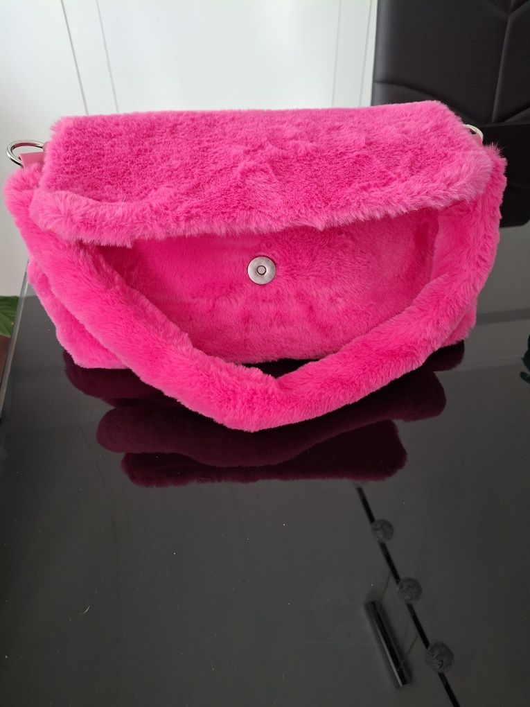 Mala e chapéu  novo