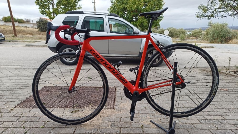 Cannondale supersix evo hi mod SRAM RED ETAP eletrônico. Bike de topo