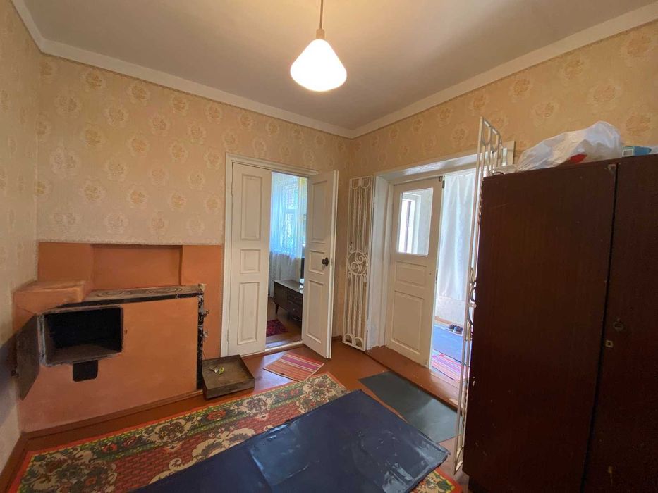 Продається дачний будинок з гаражем у мальовничому місці!