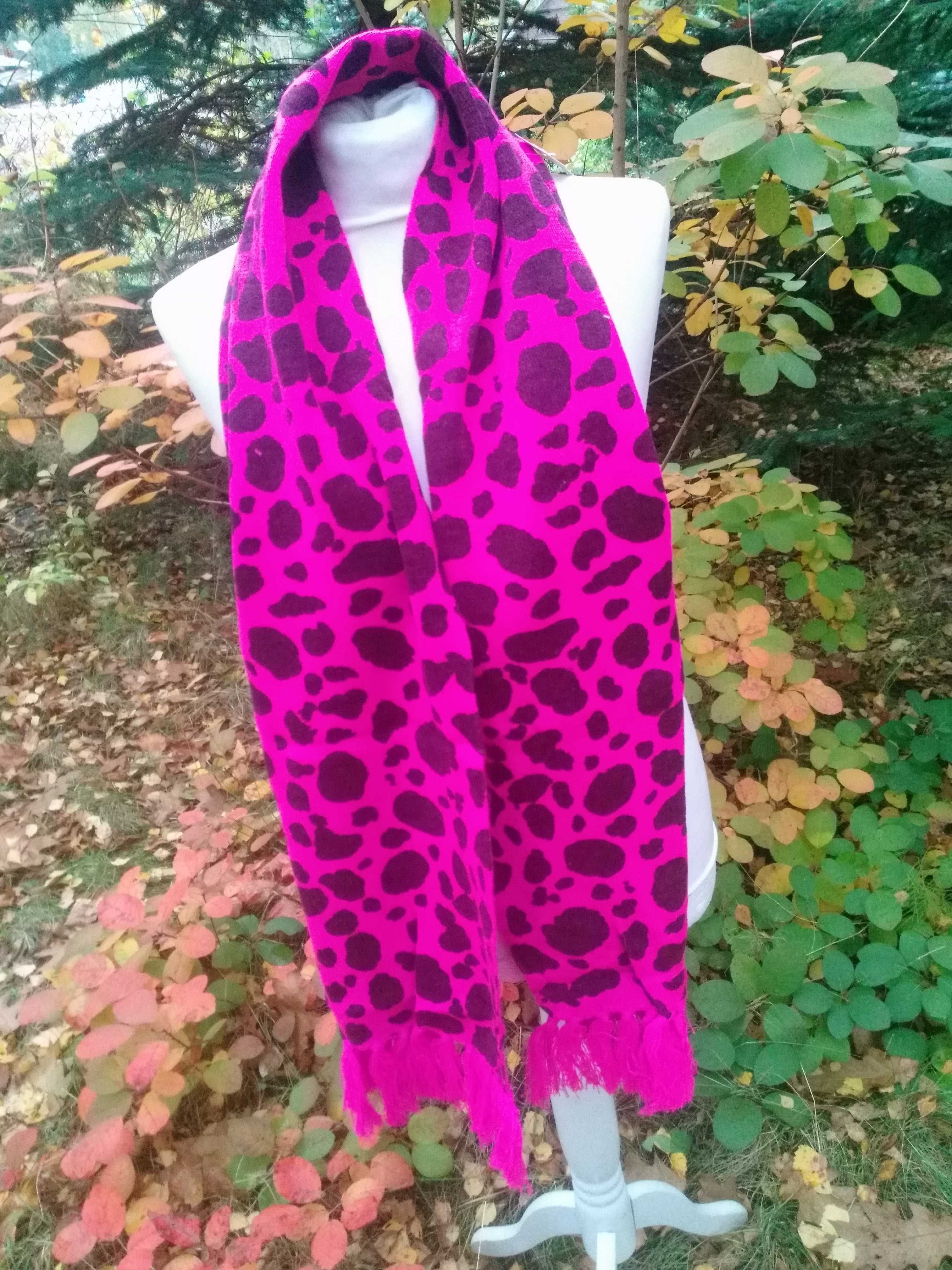 Nowy długi szalik szal maxi z frędzlami różowy czerwony dalmatyńczyk