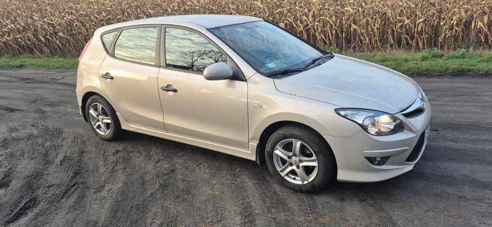 Hyundai  i30 benzyna, niski przebieg
