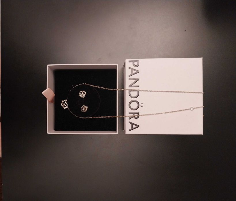 Brincos e colar Pandora em ótimo estado