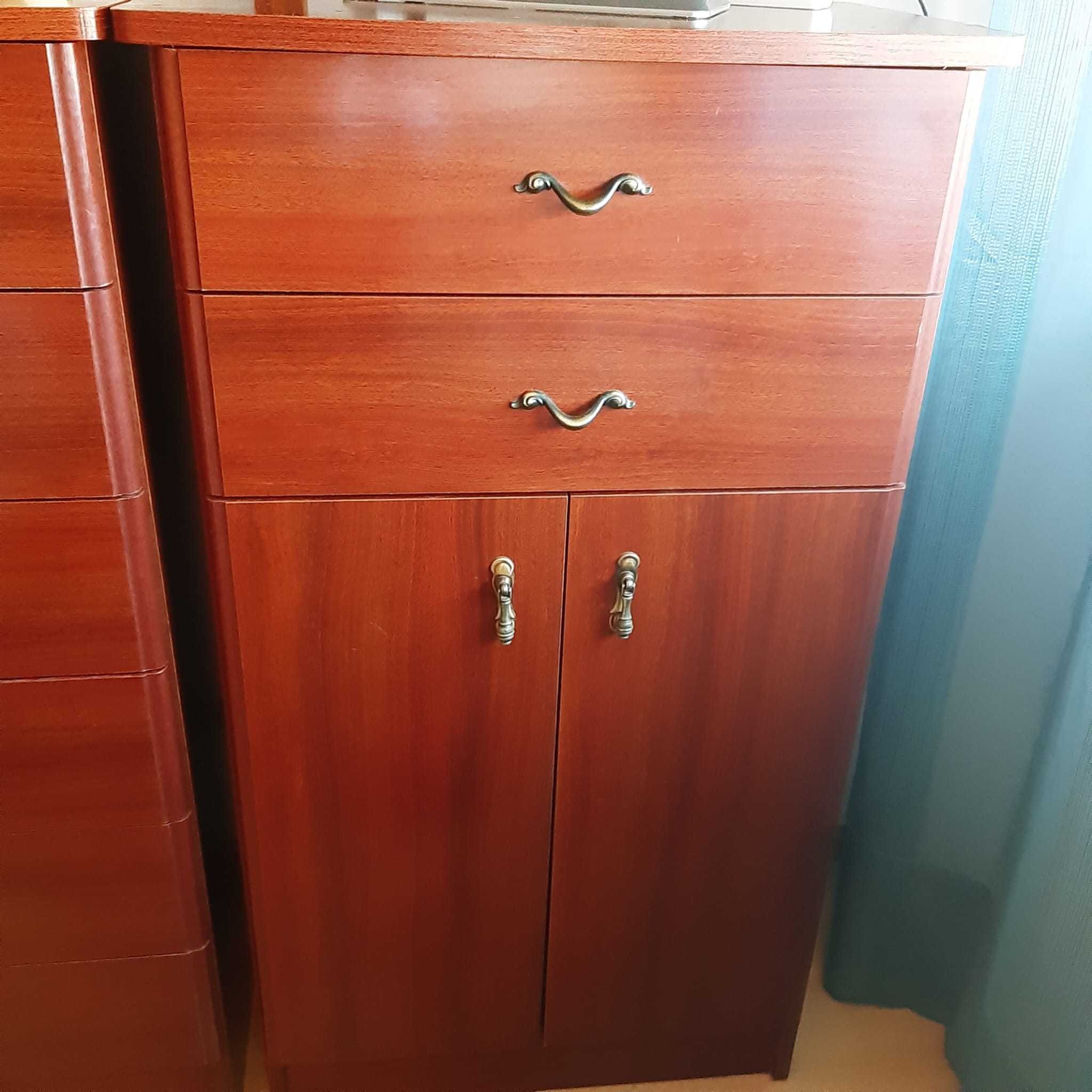 Comôda com 3 gavetas