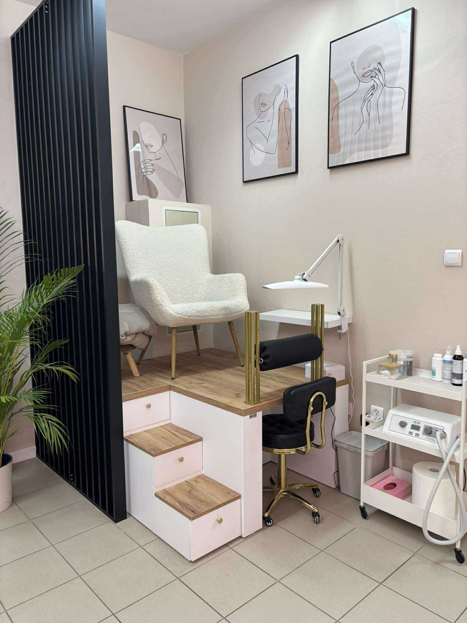 Podest do pedicure z miejscem na nogi NOWY na wymiar