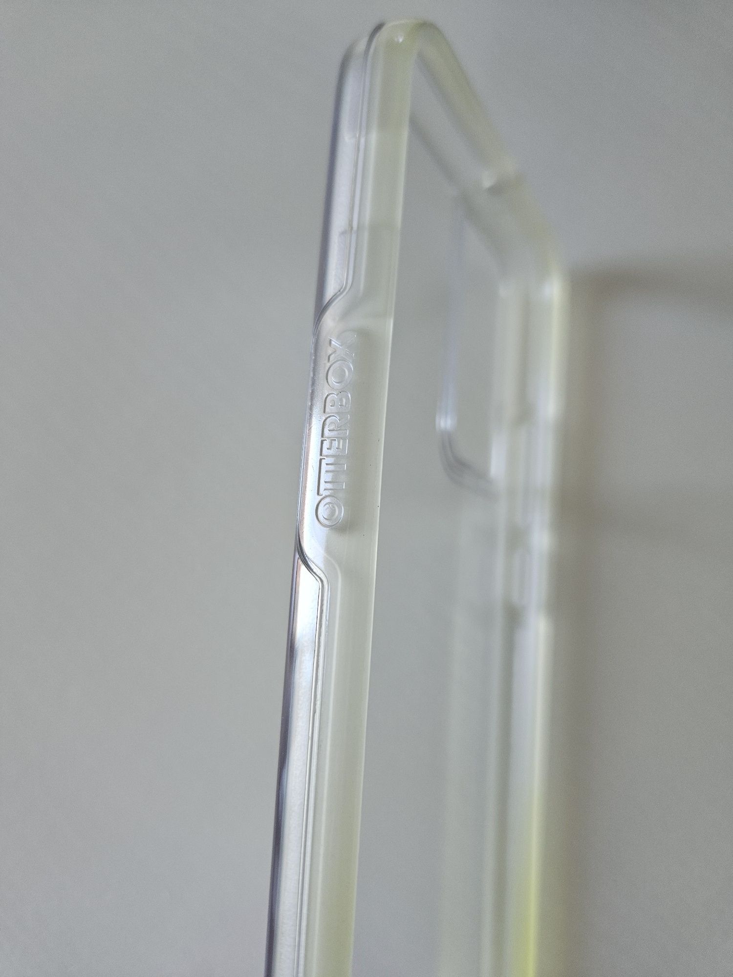Capa Symmetry Otterbox Antimicrobiana para
Samsung Galaxy S22+