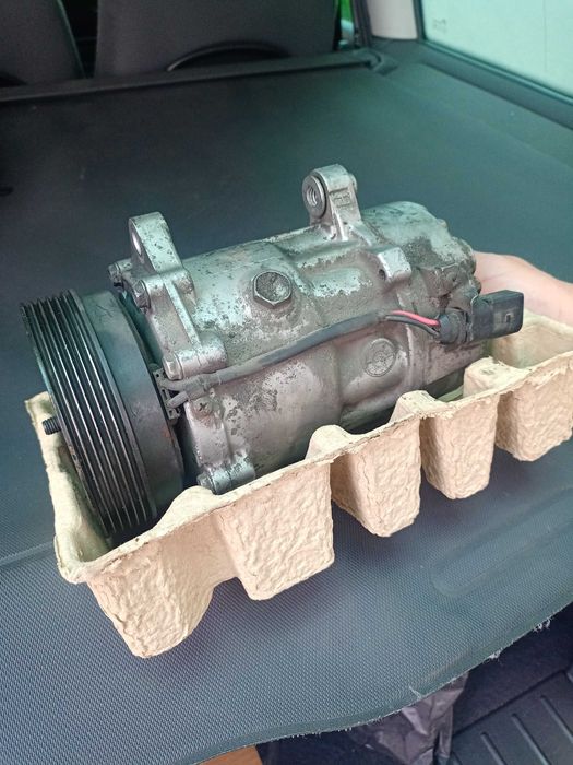 Компрессор кондиционера  VAG