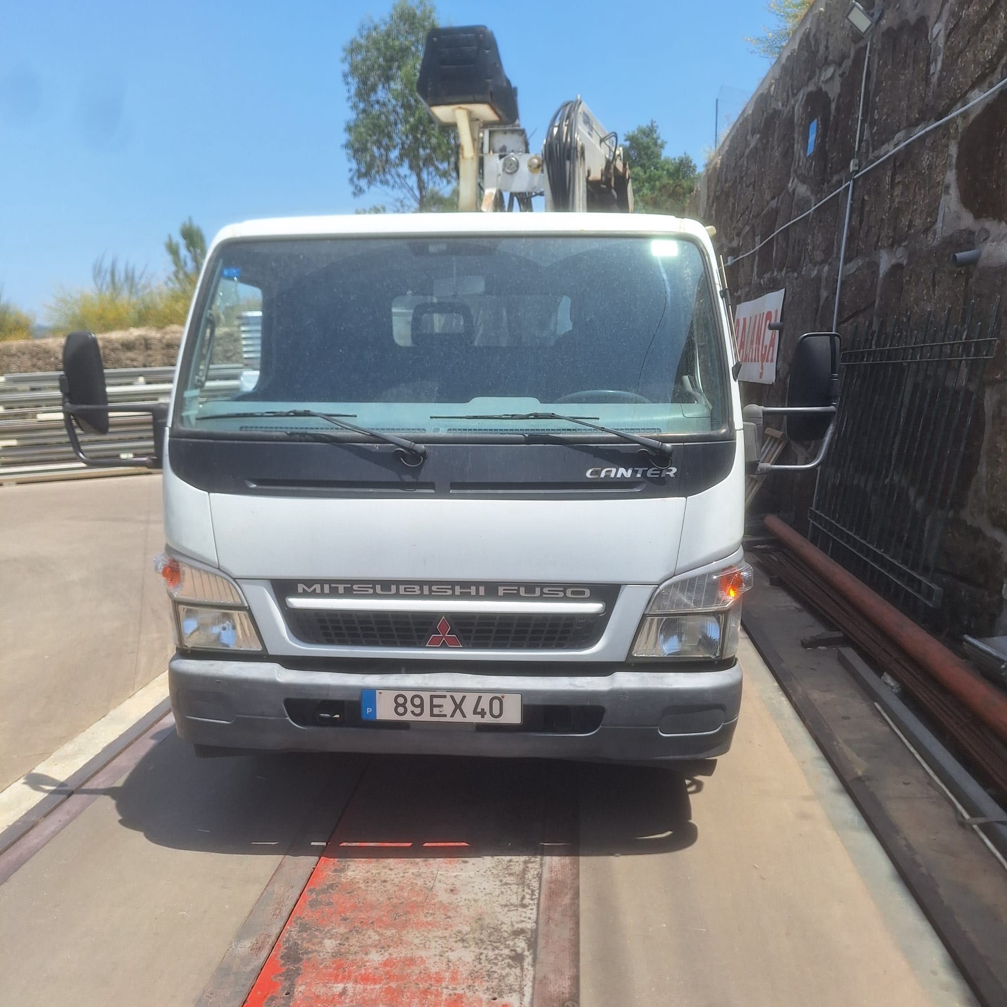 Mitsubishi Fuso Canter 3.5t com Grua