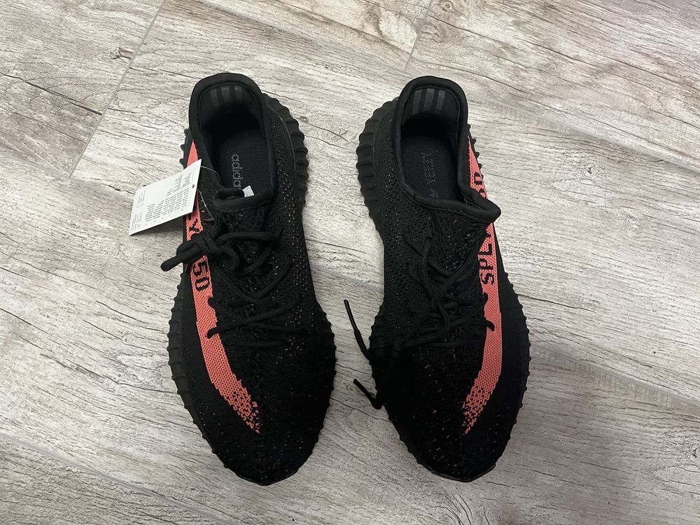 YEEZY BOOST 350 V2 Core Black Red
