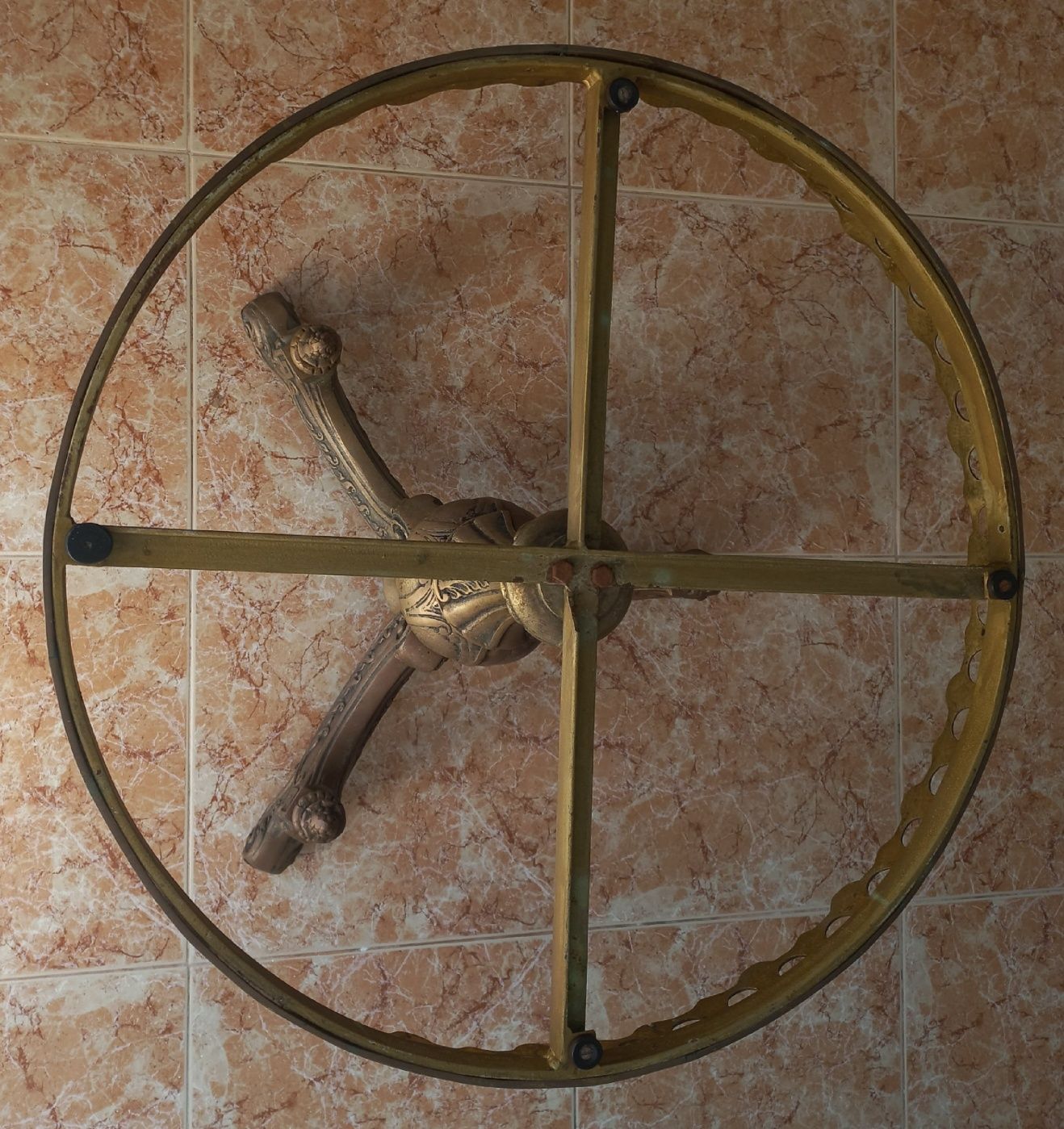 Mesa de apoio em bronze e mármore