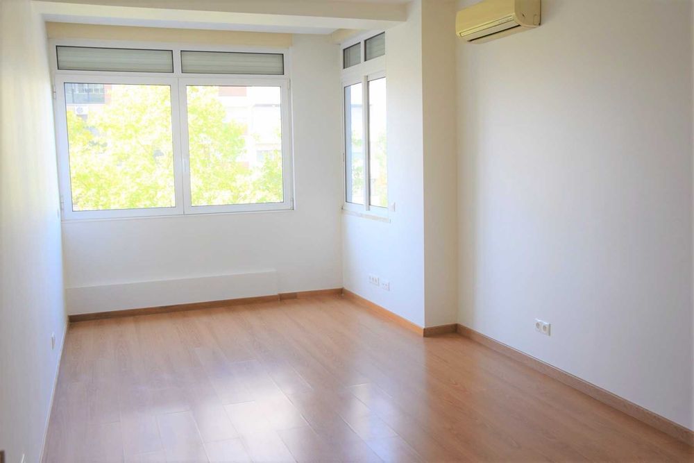 Apartamento T1 com 65m2 para alugar - Lisboa / Alvalade (Av.Brasil)