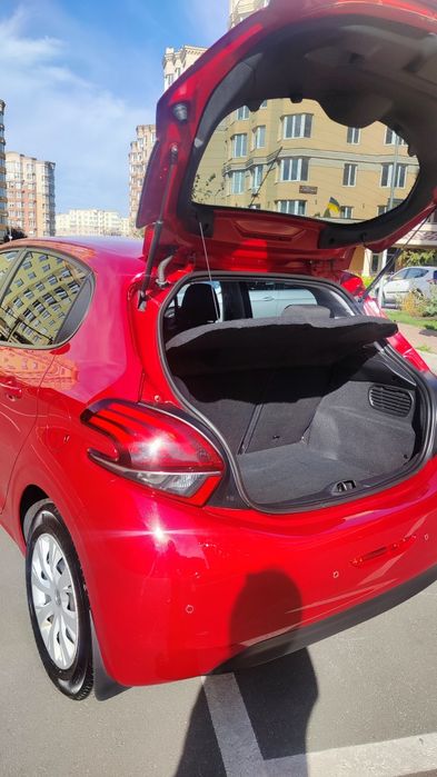 Aвтомобіль Peugeot 208