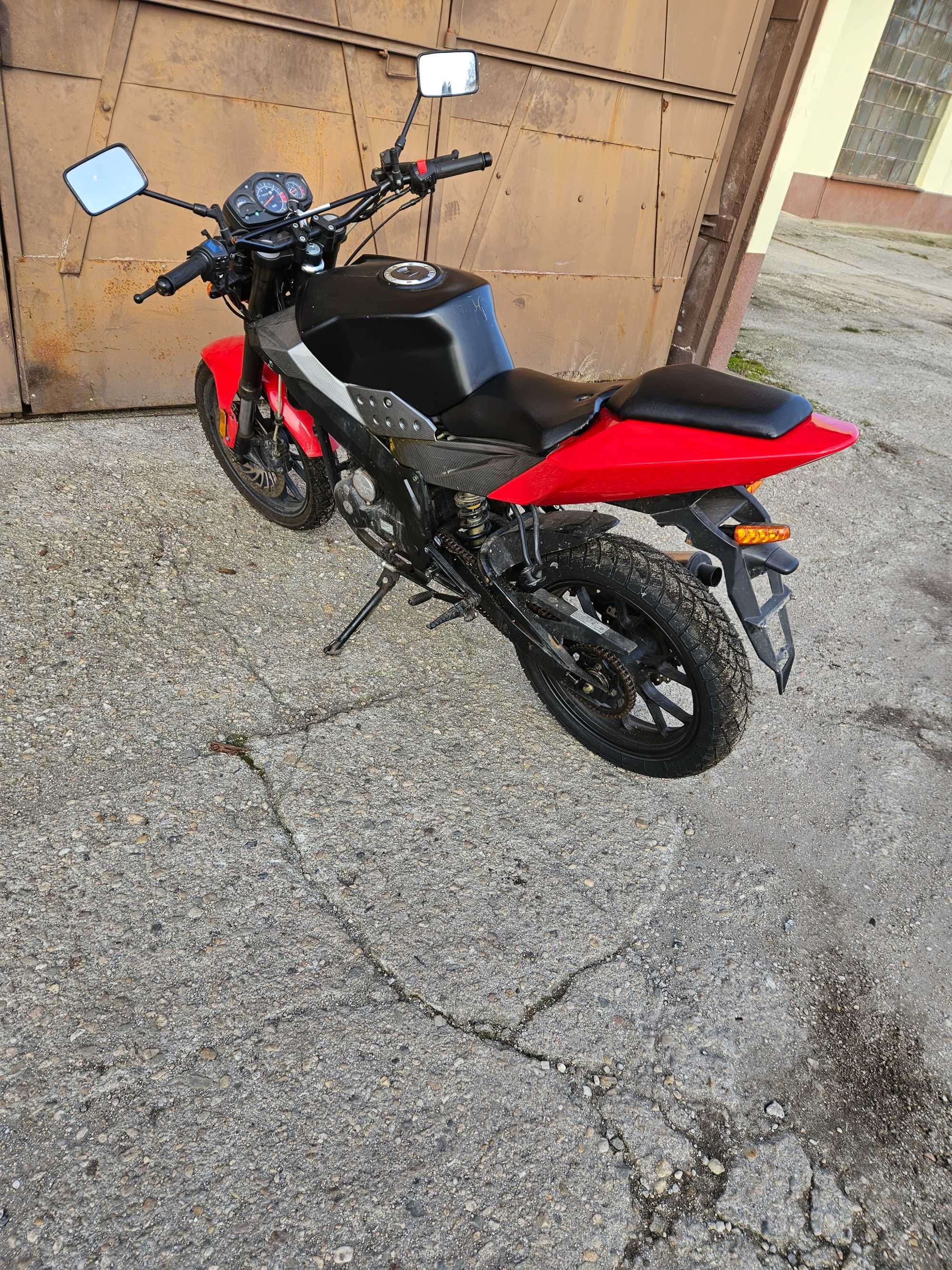 Bashan BS125 motocykl