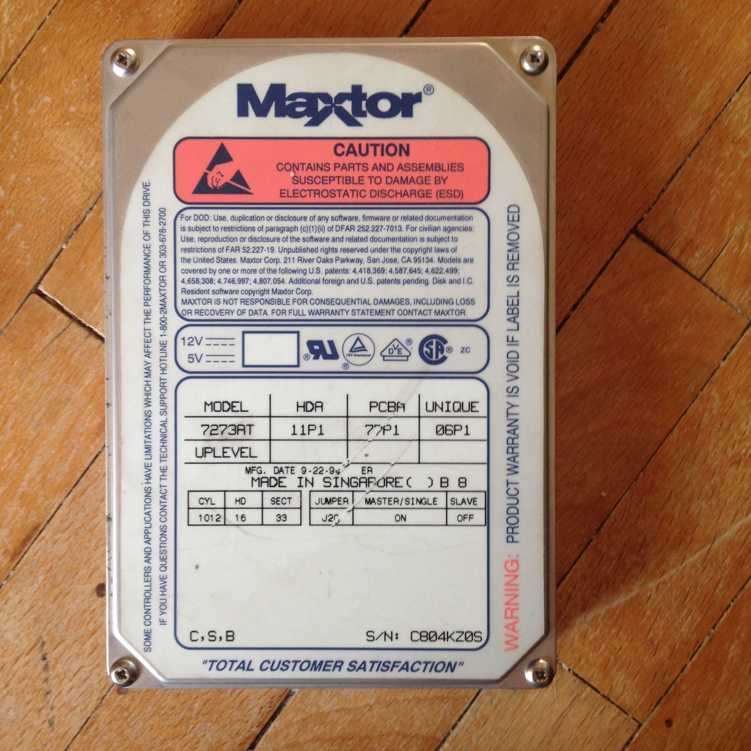 Жорсткі диски Maxtor, шлейфи.