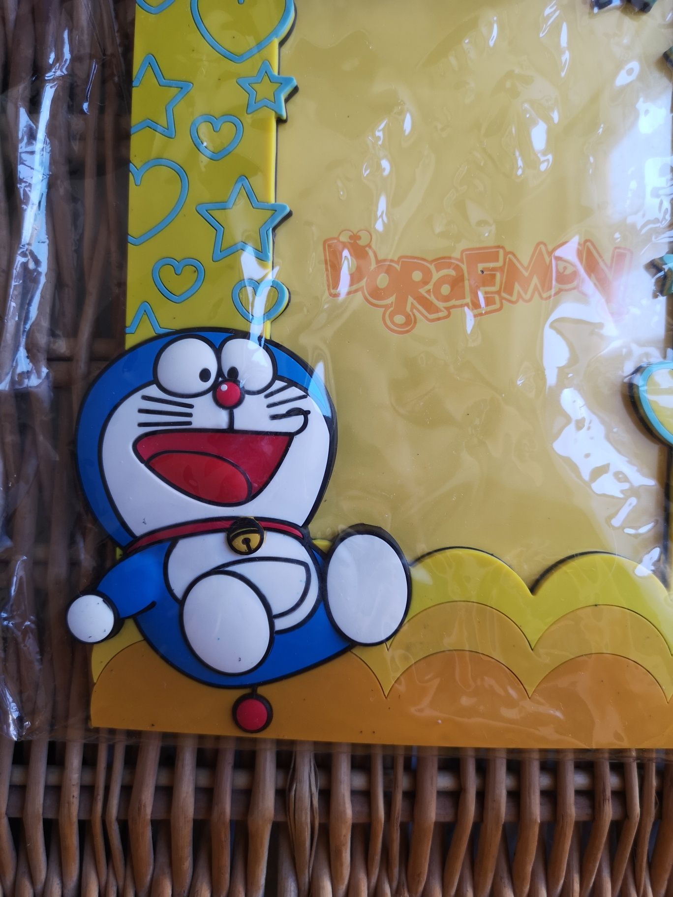 Moldura Doraemon + adesivo para roupa Shin Chan