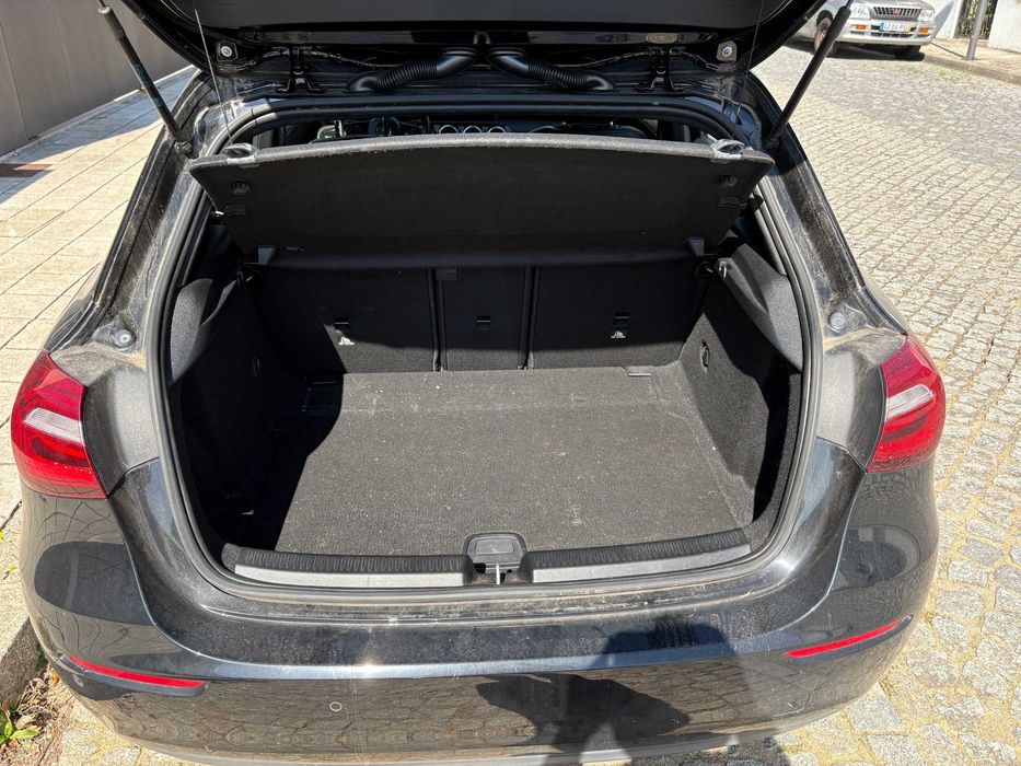 Mercedes A180d - Como novo