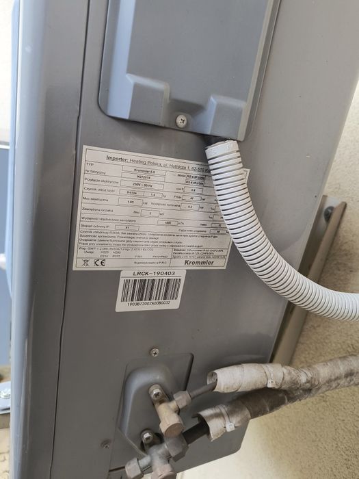 powietrzna pompę ciepła o mocy min. 5,3kWc + zasobnik