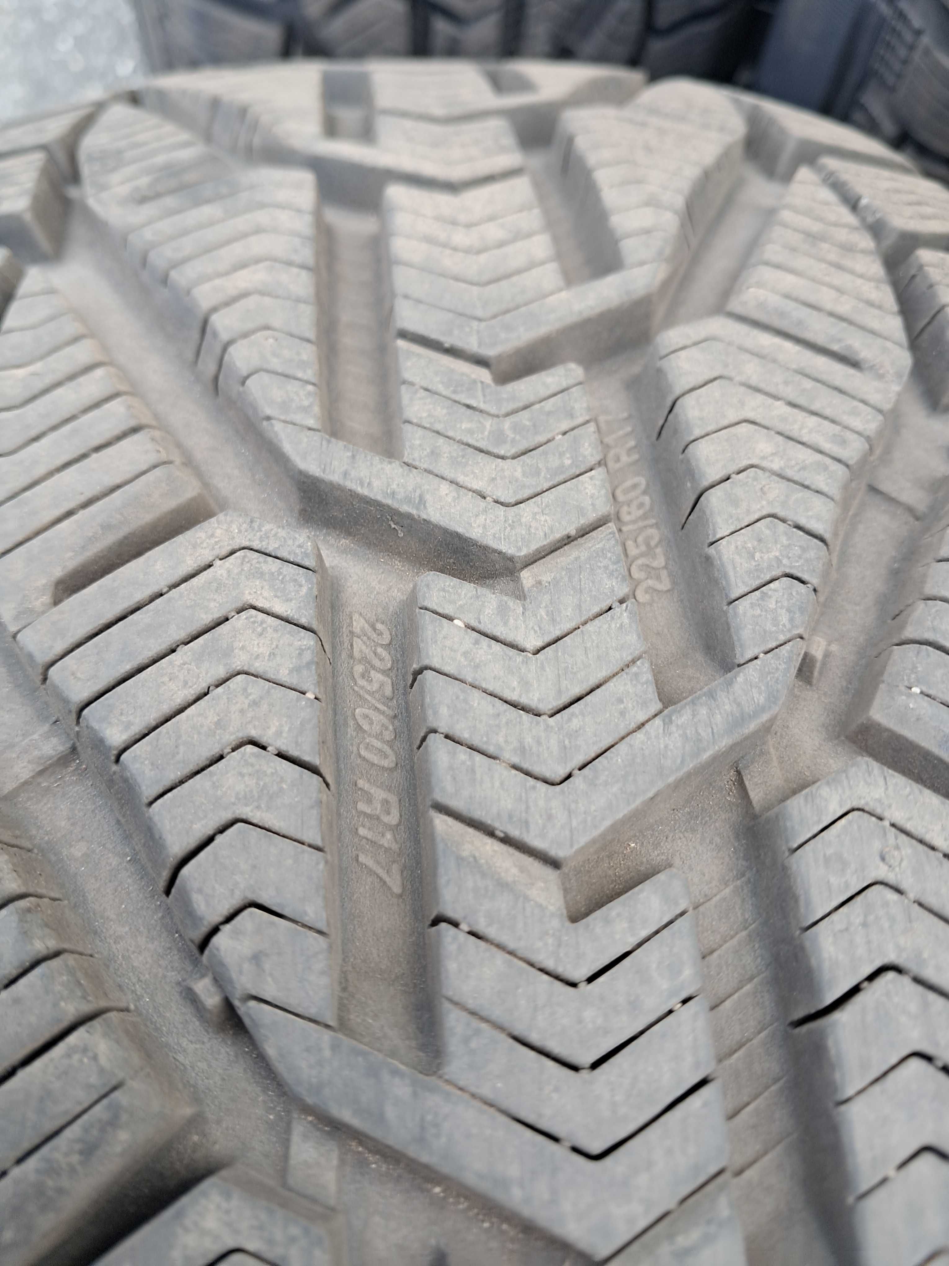 4xopony zimowe 225/60 R17 103V