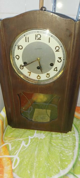 Relógio antigo a funcionar