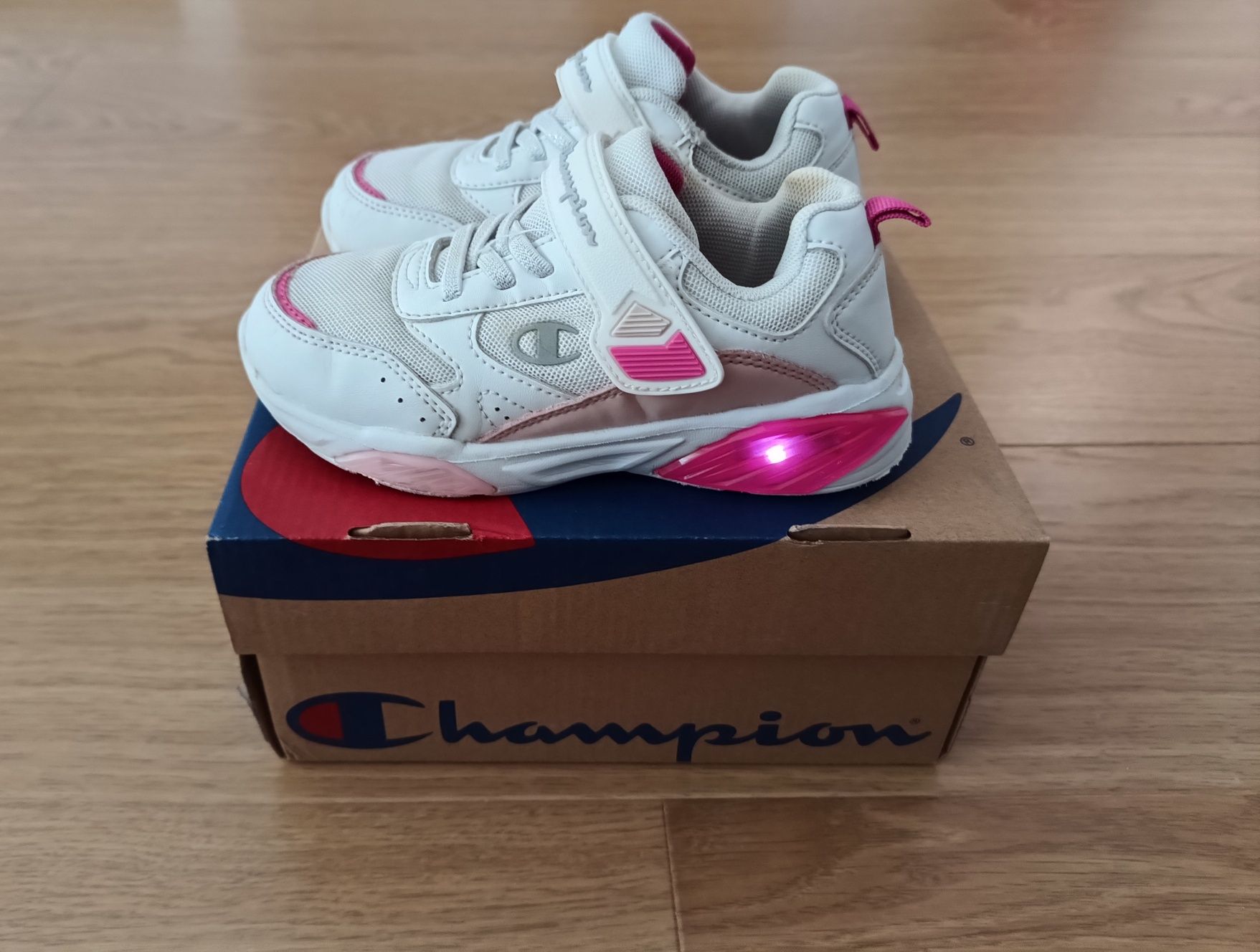 Buty Champion rozmiar 30 świecące