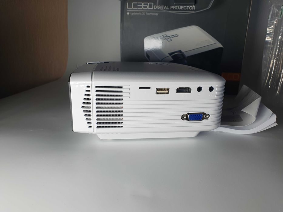 Проектор FullHD LED стан нового  LC3500