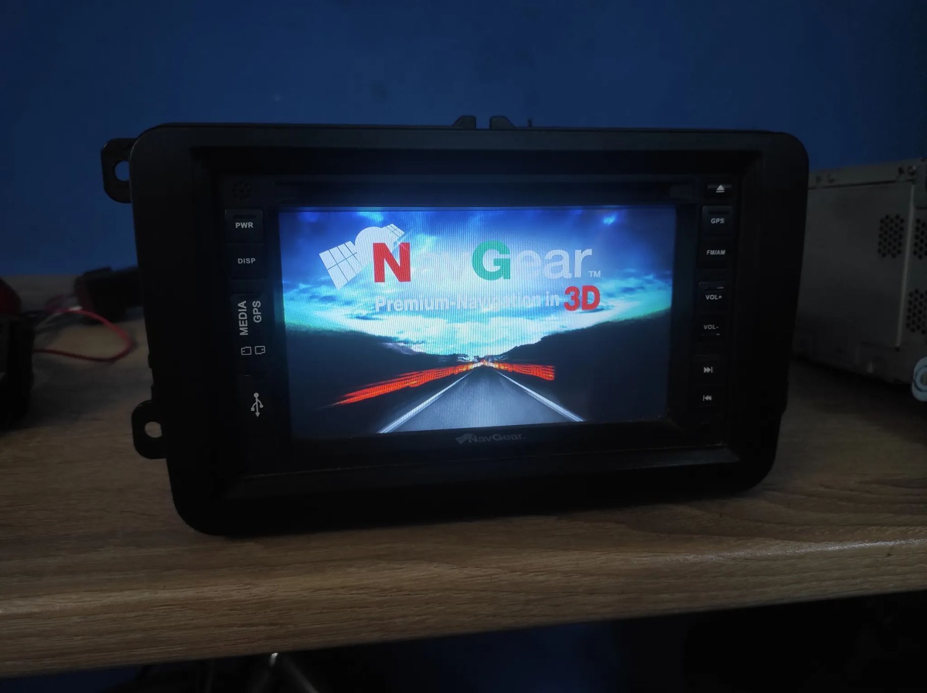 RADIO ODTWARZACZ MP3 BLUETOOTH BT NAWIGACJA 2 DIN NAVGEAR VW PASSAT B6 B7 CC SIROCCO GOLF 5 6 POLO 5 JETTA TIGUAN TOURAN CADDY EOS TRANSPORTER T5 T6 SKODA OCTAVIA 2 FABIA 2 ROOMSTER RAPID SEAT LEON 2 ALTEA TOLEDO 3 ALTEA XL AUDI A3 8P WYSYŁKA !!!!!