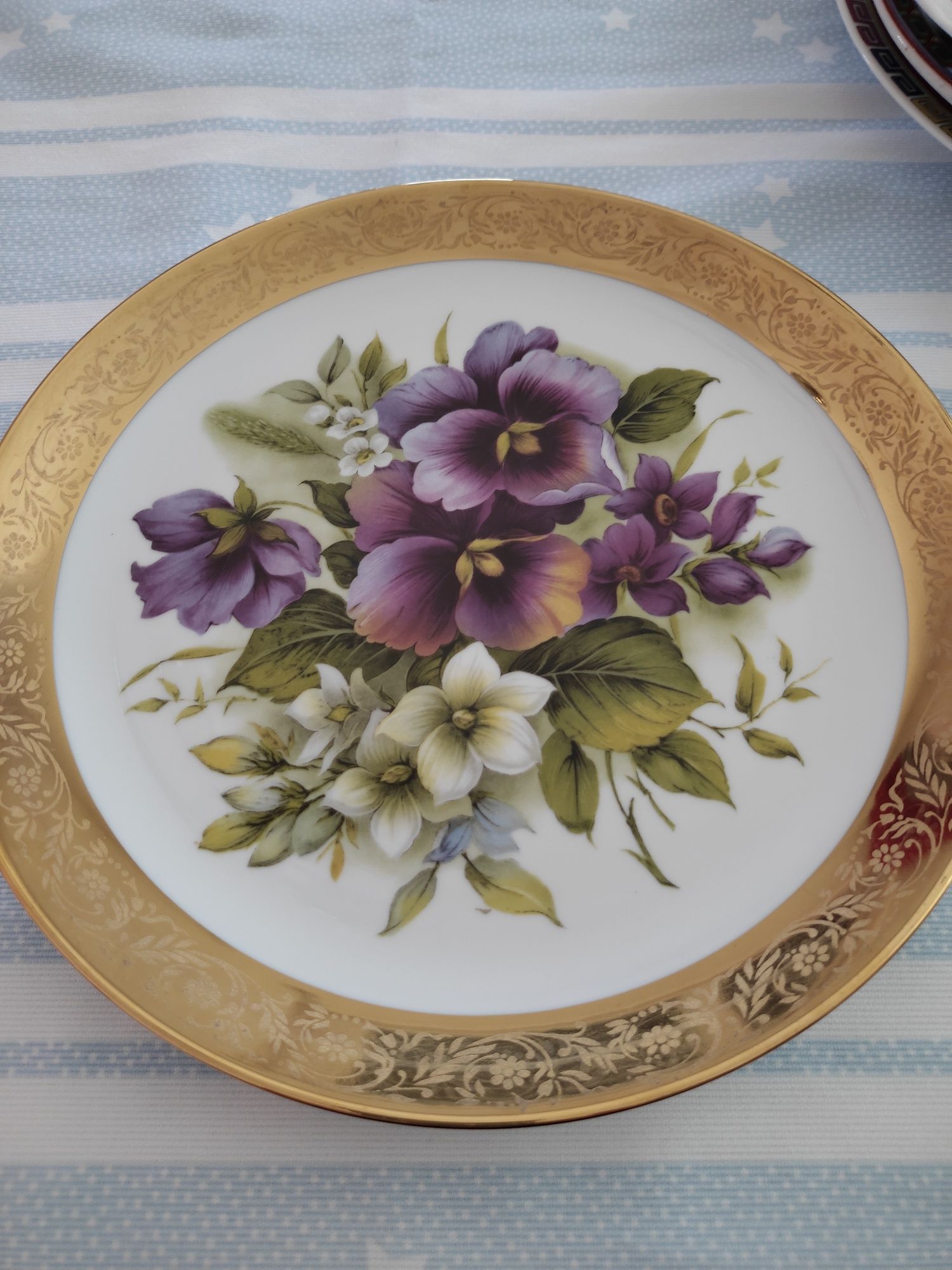 Pratos decorativos.