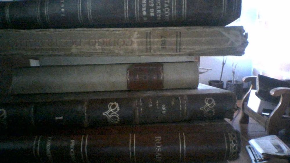 Livros antigos e raros