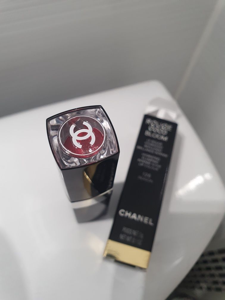 Szminka chanel rouge coco bloom