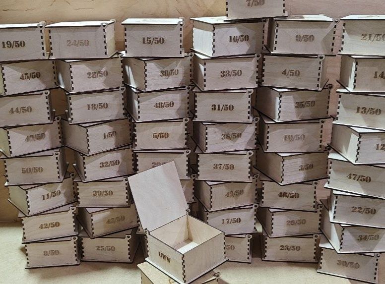 Коробка з фанера подарункова