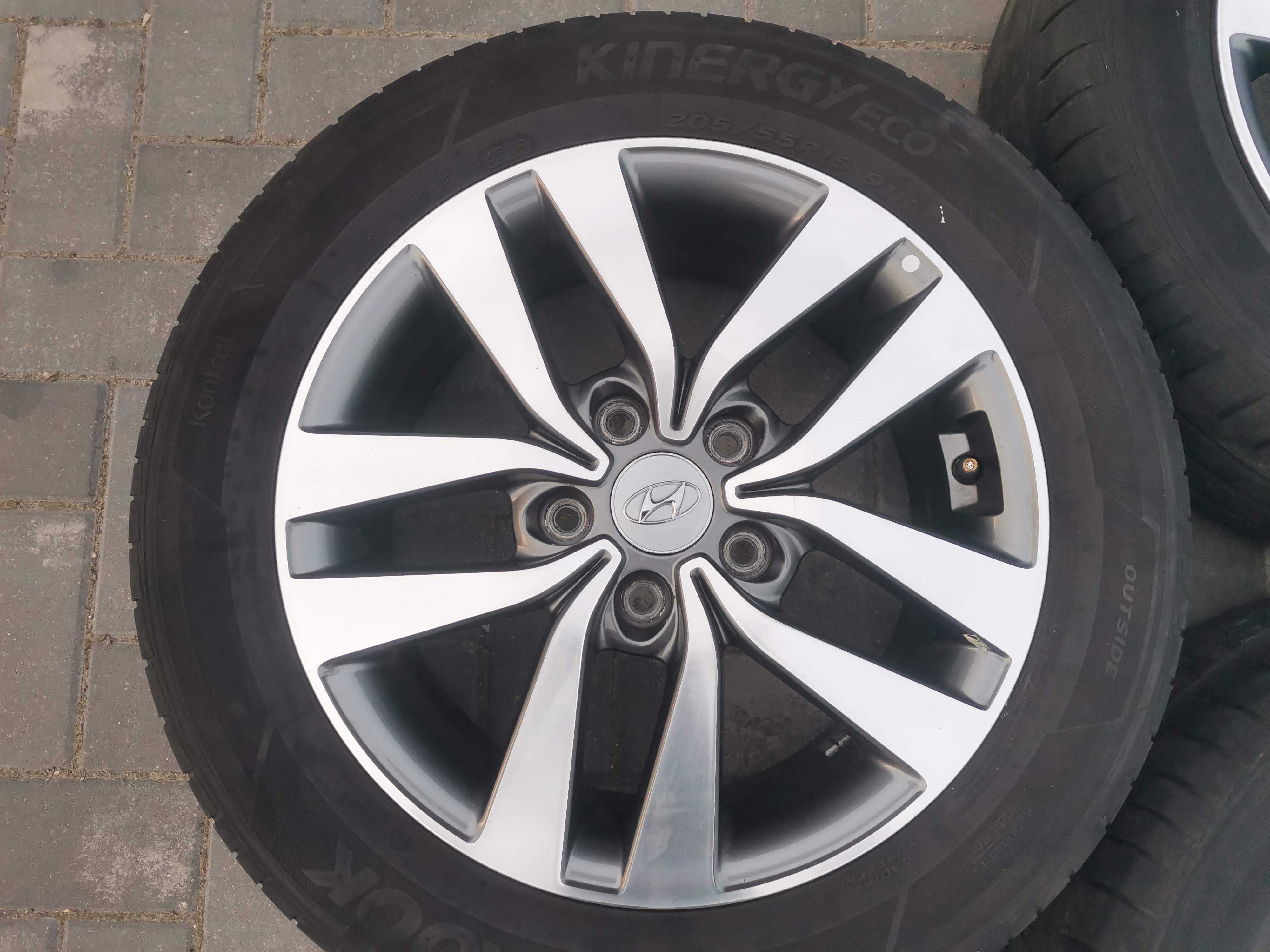 Felgi HYUNDAI I30 Tucson ix20 ix35 i40  6.5Jx16H2 5x114,3 ET50 TPMS